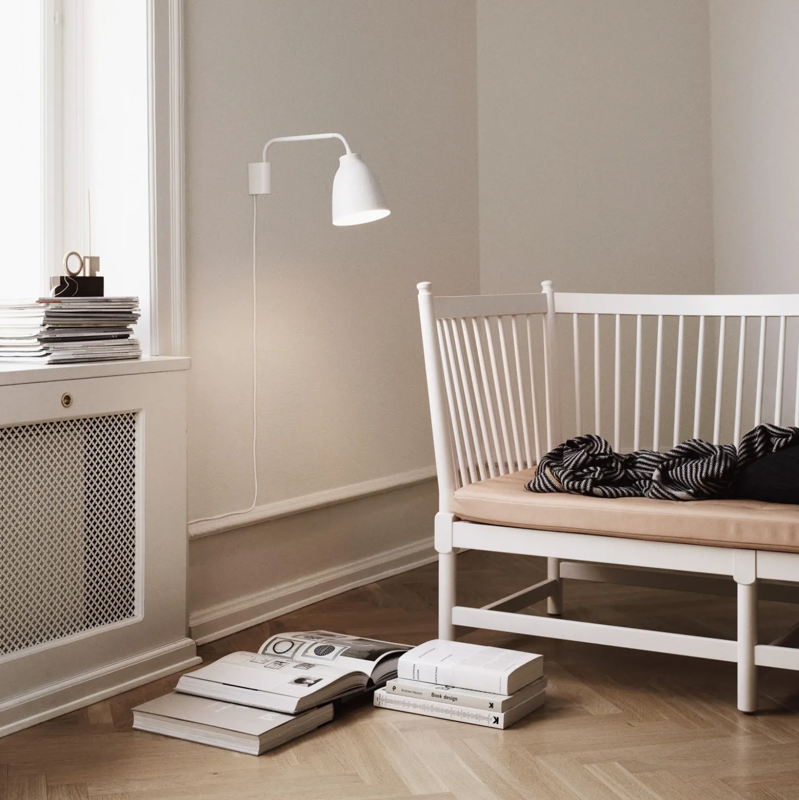 FRITZ HANSEN Aplique de pared Caravaggio, blanca