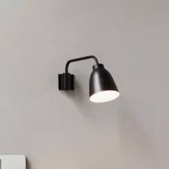 FRITZ HANSEN Aplique de pared Caravaggio, negra