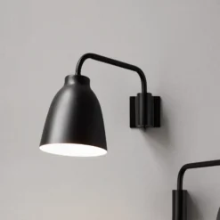 FRITZ HANSEN Aplique de pared Caravaggio, negra