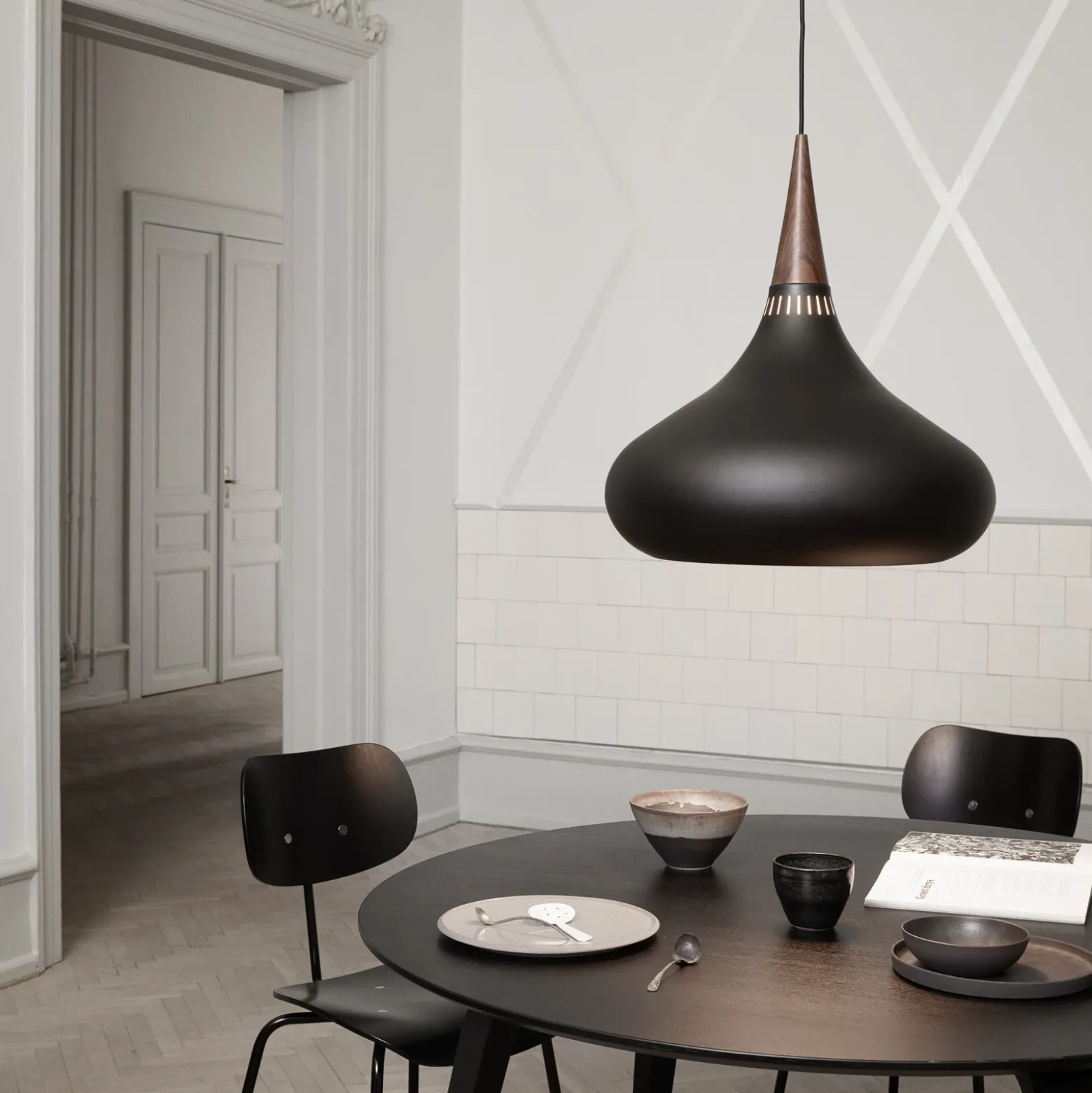 FRITZ HANSEN Orient P3 Lámpara colgante negro/rosa Ø 50 cm