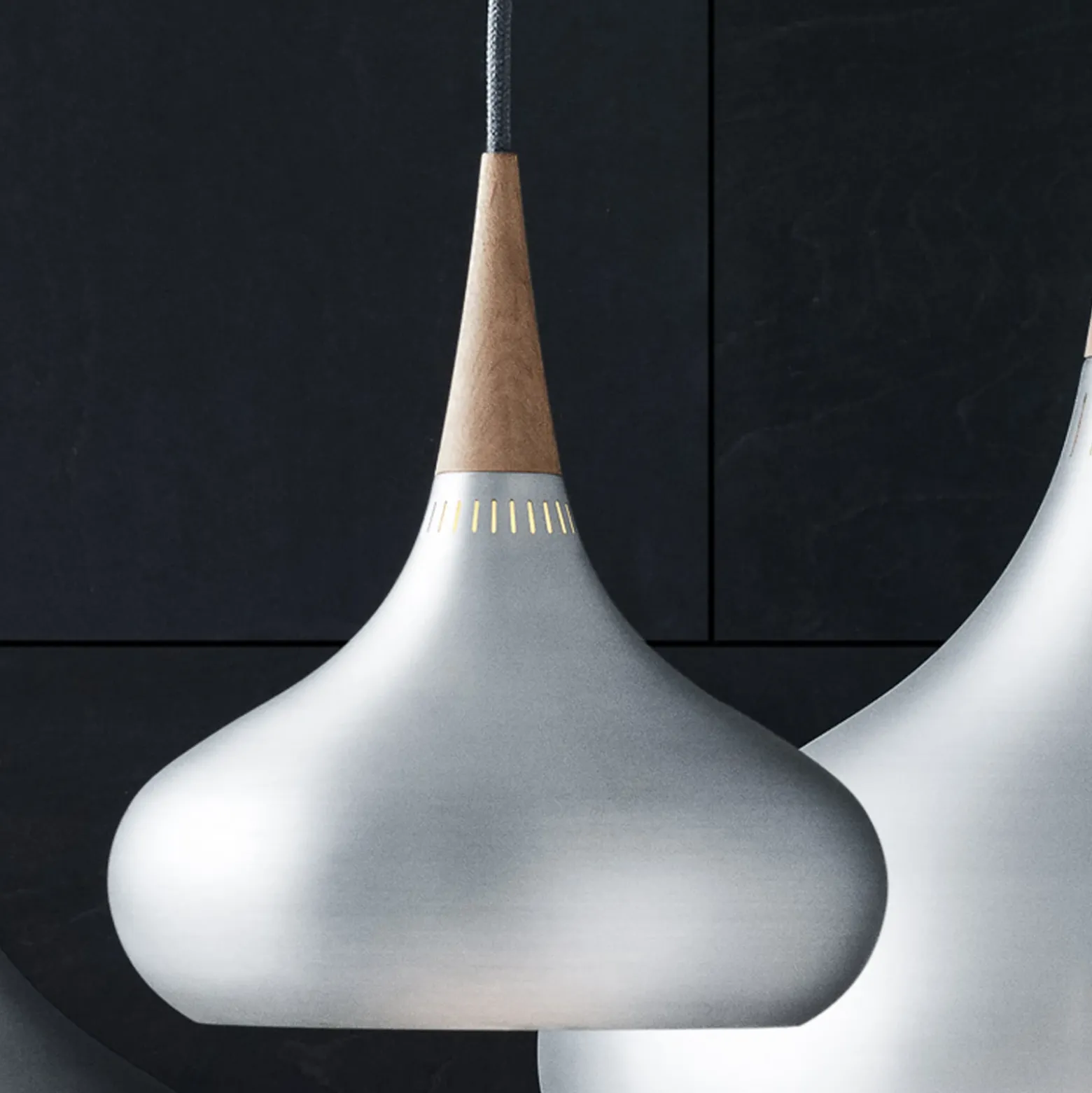 FRITZ HANSEN Péndulo Orient P1 aluminio/roble Ø 22,5 cm