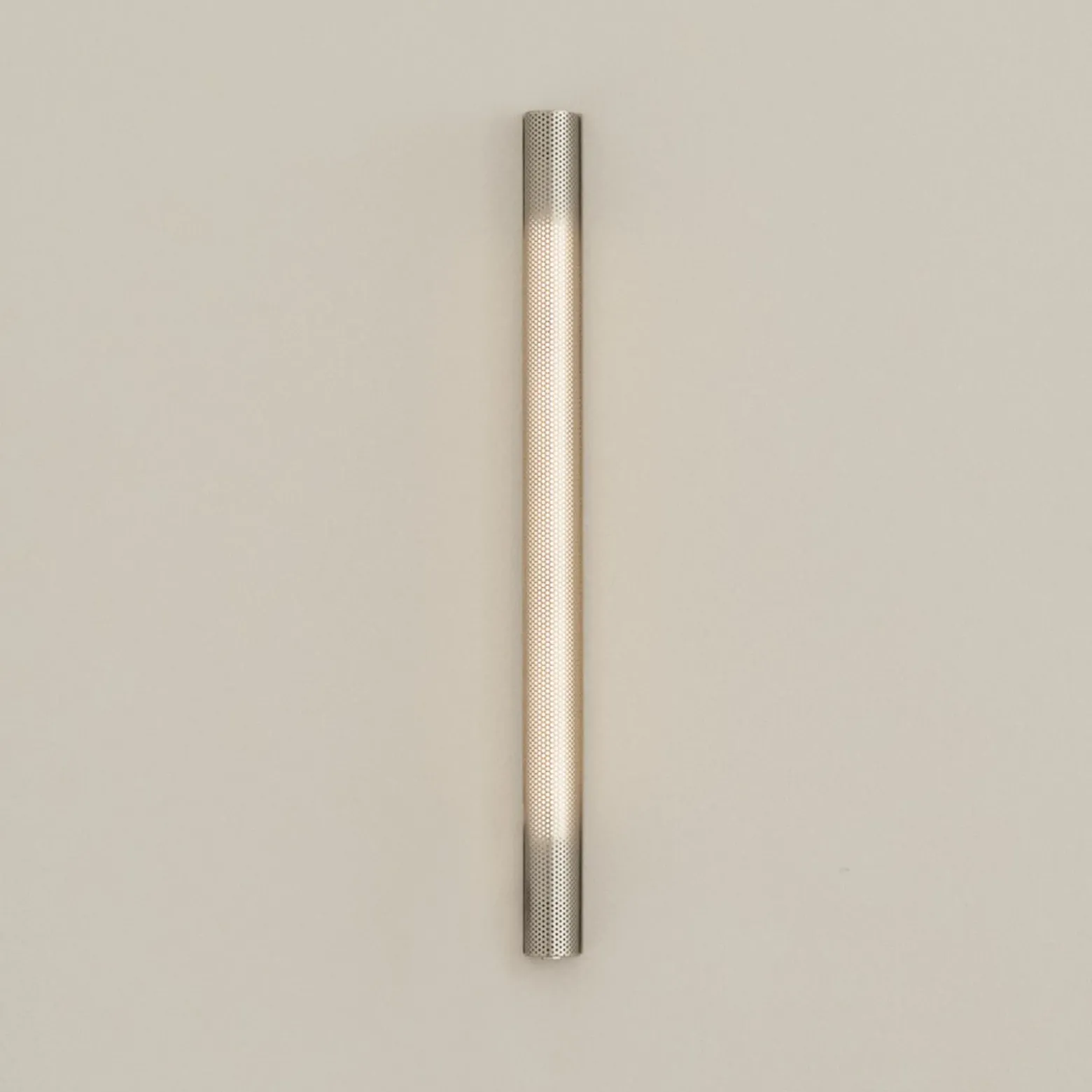 GEJST Aplique de pared Radent, gris acero, altura 70 cm, G13 LED