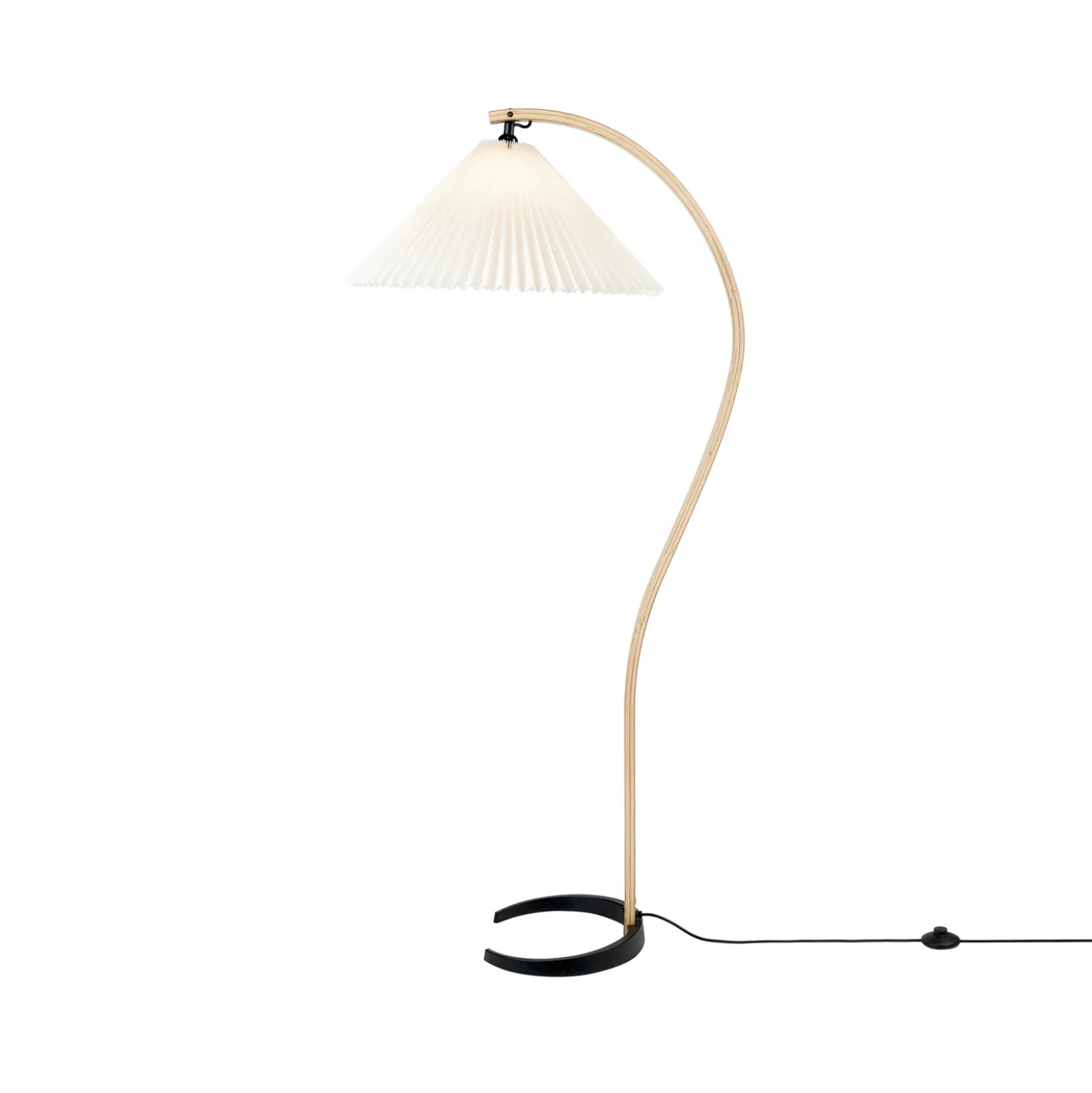 Gubi Timberline lámpara de pie, estructura de madera, pantalla de tela