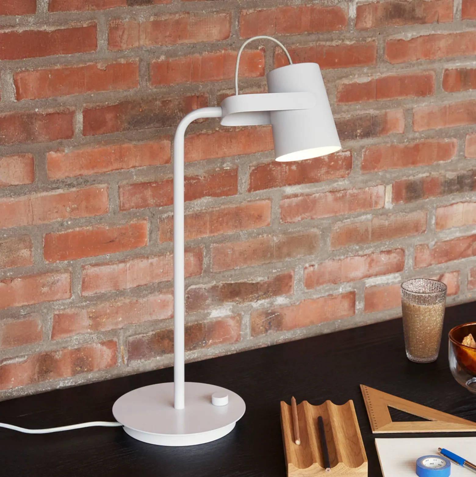 Hübsch Lámpara de mesa Ardent, gris claro, hierro, E14, altura 54 cm