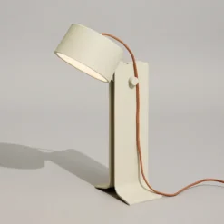 Hübsch Lámpara de mesa LED Crea, color arena, aluminio, hierro