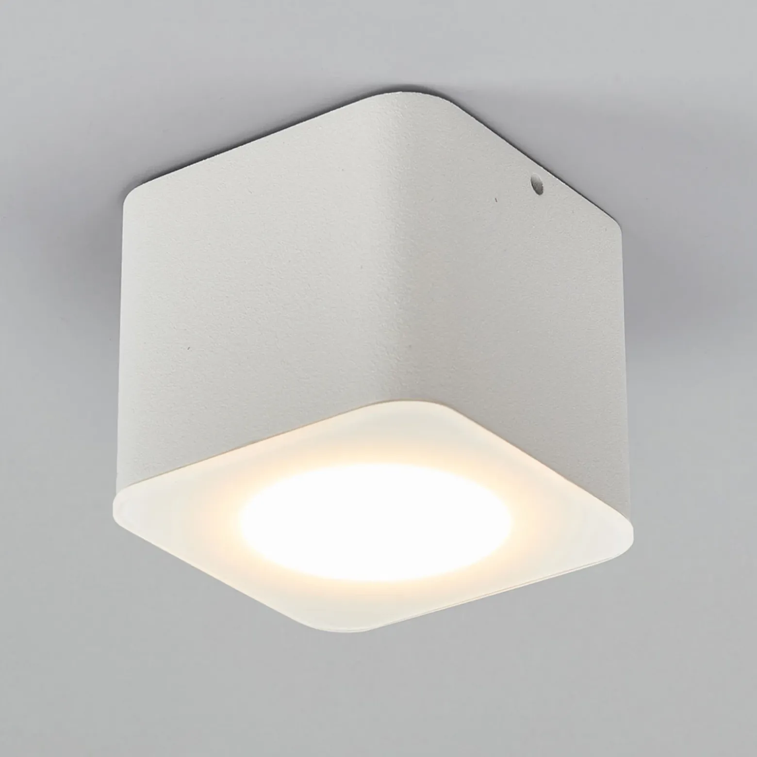 Helestra Oso foco de techo LED, angular, blanco