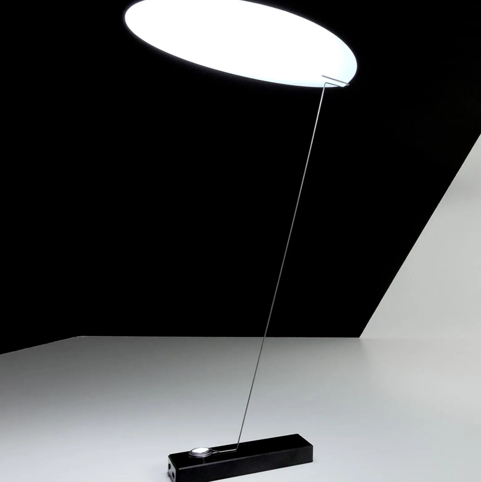 Ingo Maurer Koyoo lámpara de mesa LED de diseño
