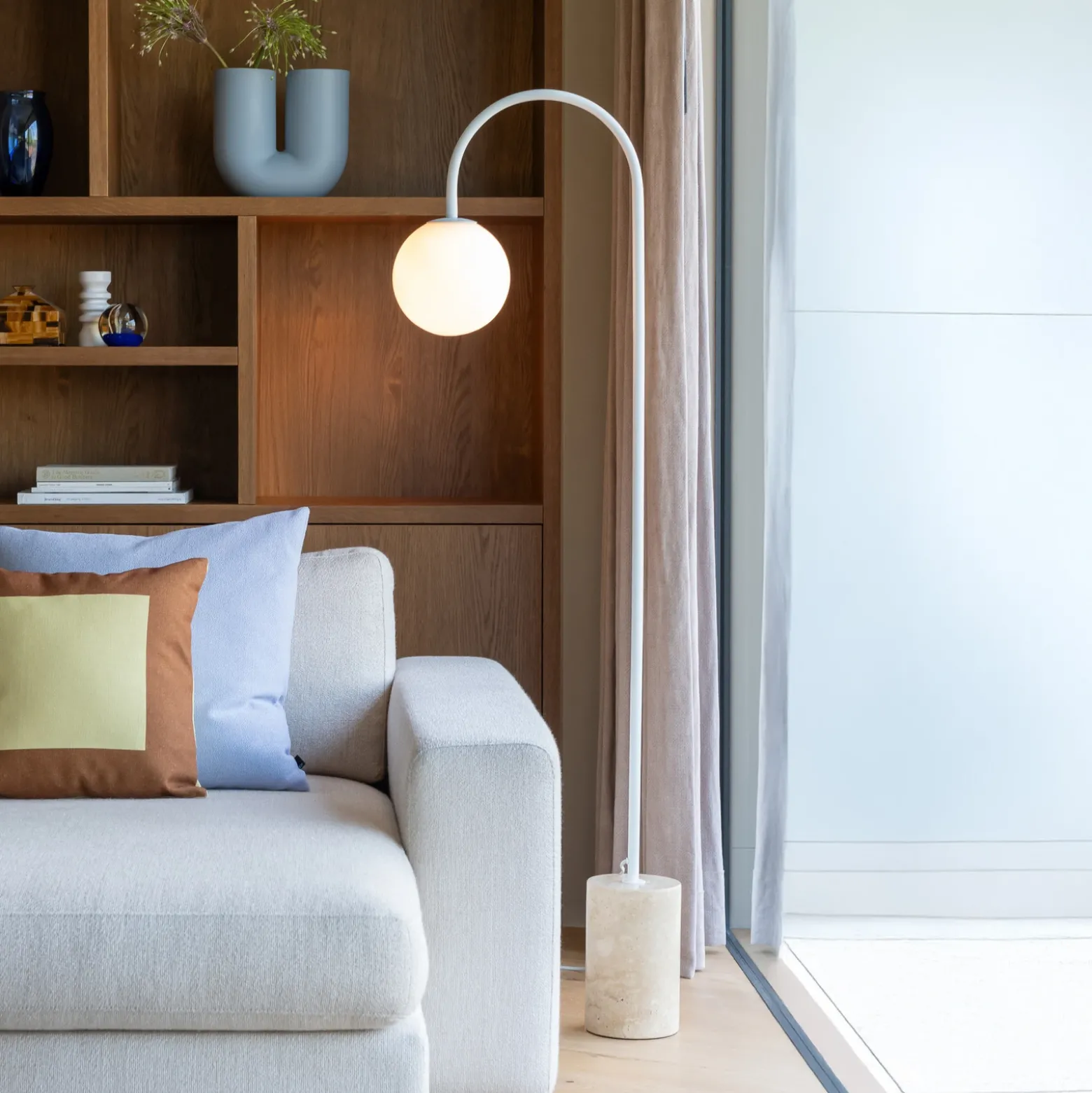IT'S ABOUT ROMI lámpara arqueada Tivoli, blanca, altura 163 cm