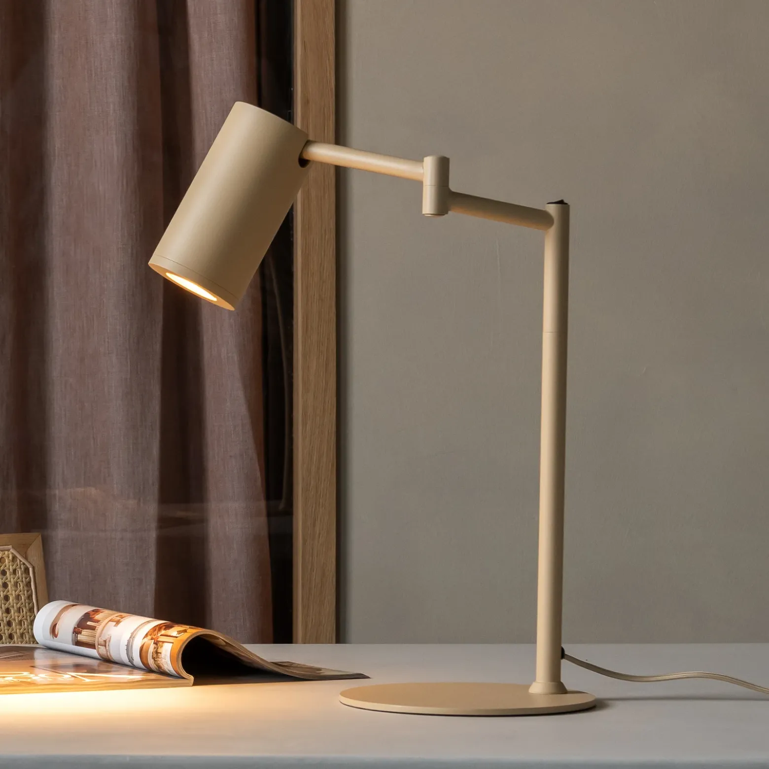 IT'S ABOUT ROMI Lámpara de mesa Bilbao, beige, altura 48 cm