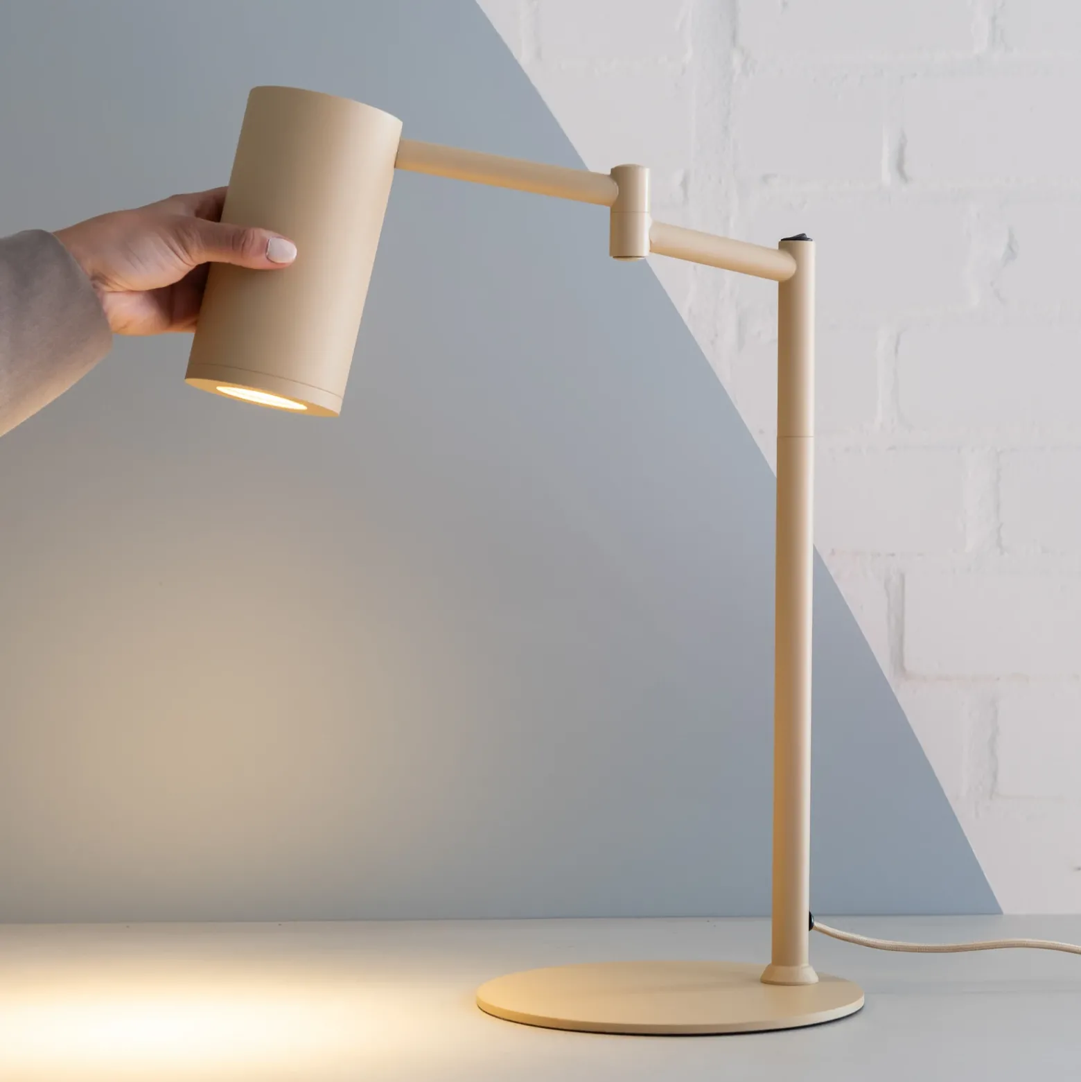 IT'S ABOUT ROMI Lámpara de mesa Bilbao, beige, altura 48 cm