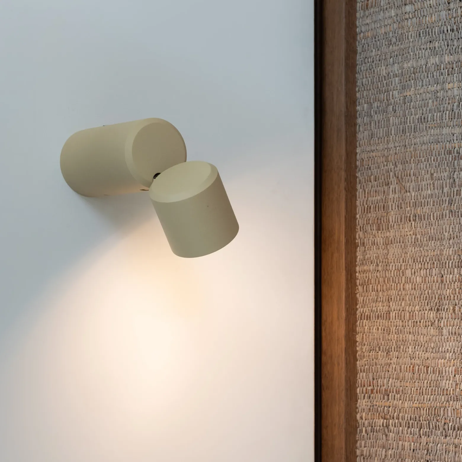 IT'S ABOUT ROMI Lámpara de mesa LED recargable Milan, beige, 19 cm