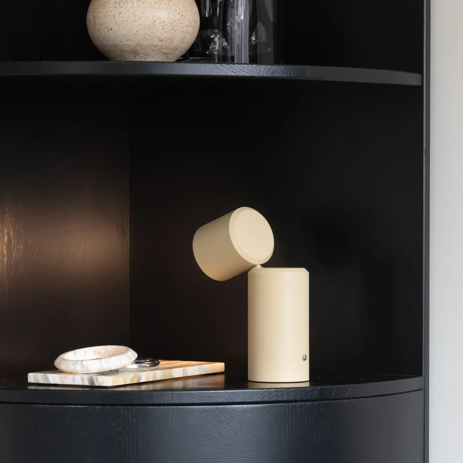 IT'S ABOUT ROMI Lámpara de mesa LED recargable Milan, beige, 19 cm