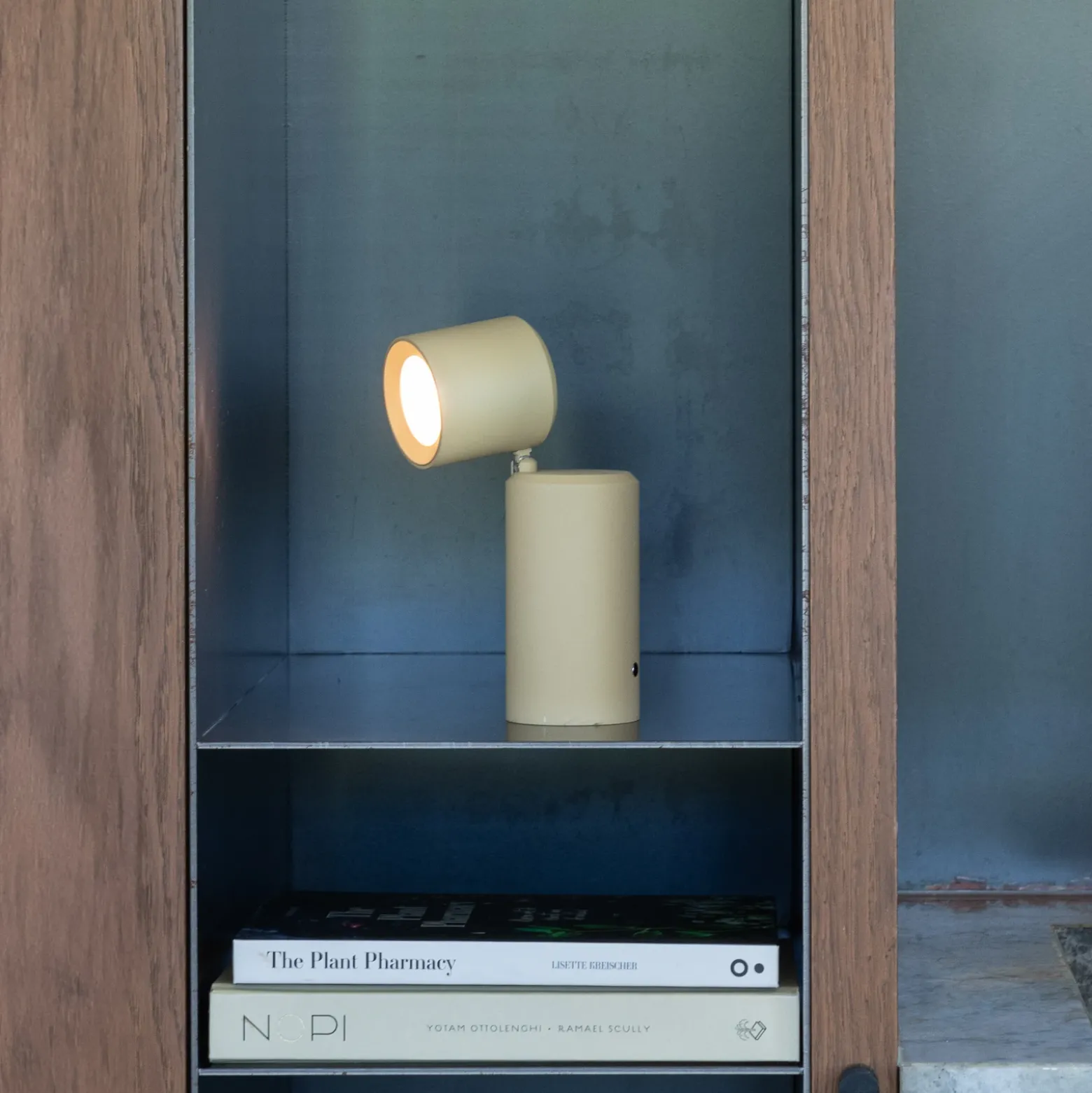 IT'S ABOUT ROMI Lámpara de mesa LED recargable Milan, beige, 19 cm