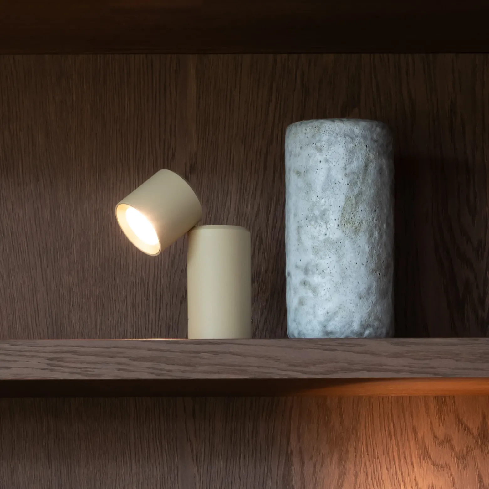 IT'S ABOUT ROMI Lámpara de mesa LED recargable Milan, beige, 19 cm