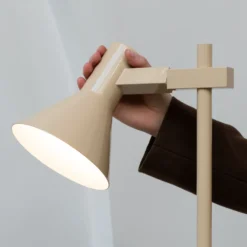 IT'S ABOUT ROMI Lámpara de pie Stavanger, beige, altura 146 cm