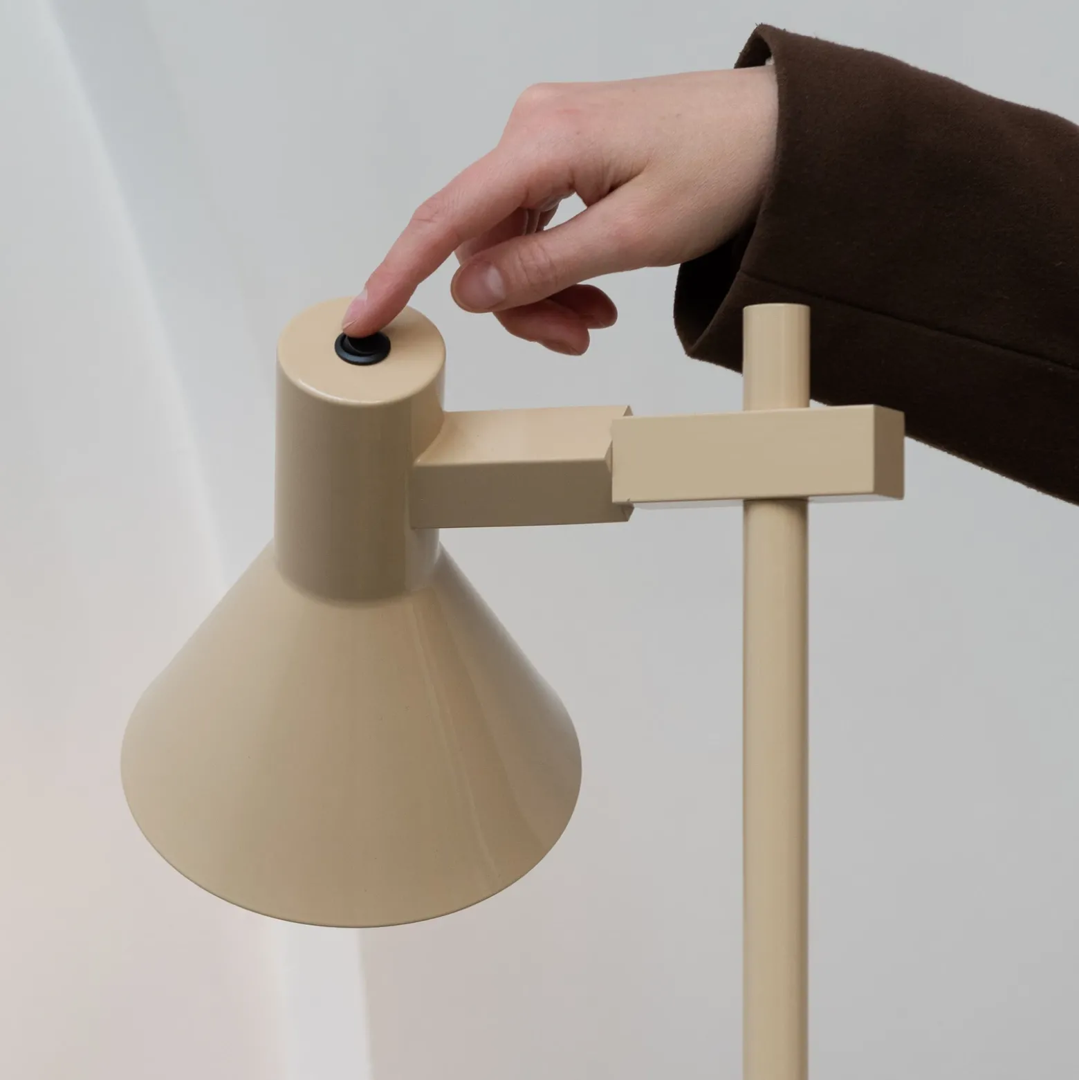 IT'S ABOUT ROMI Lámpara de pie Stavanger, beige, altura 146 cm