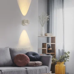 JUST LIGHT. Aplique de pared recargable LED Chia, arena, hierro, 3000 K