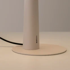 Karman lámpara de mesa LED recargable Papiria, blanco mate, CCT