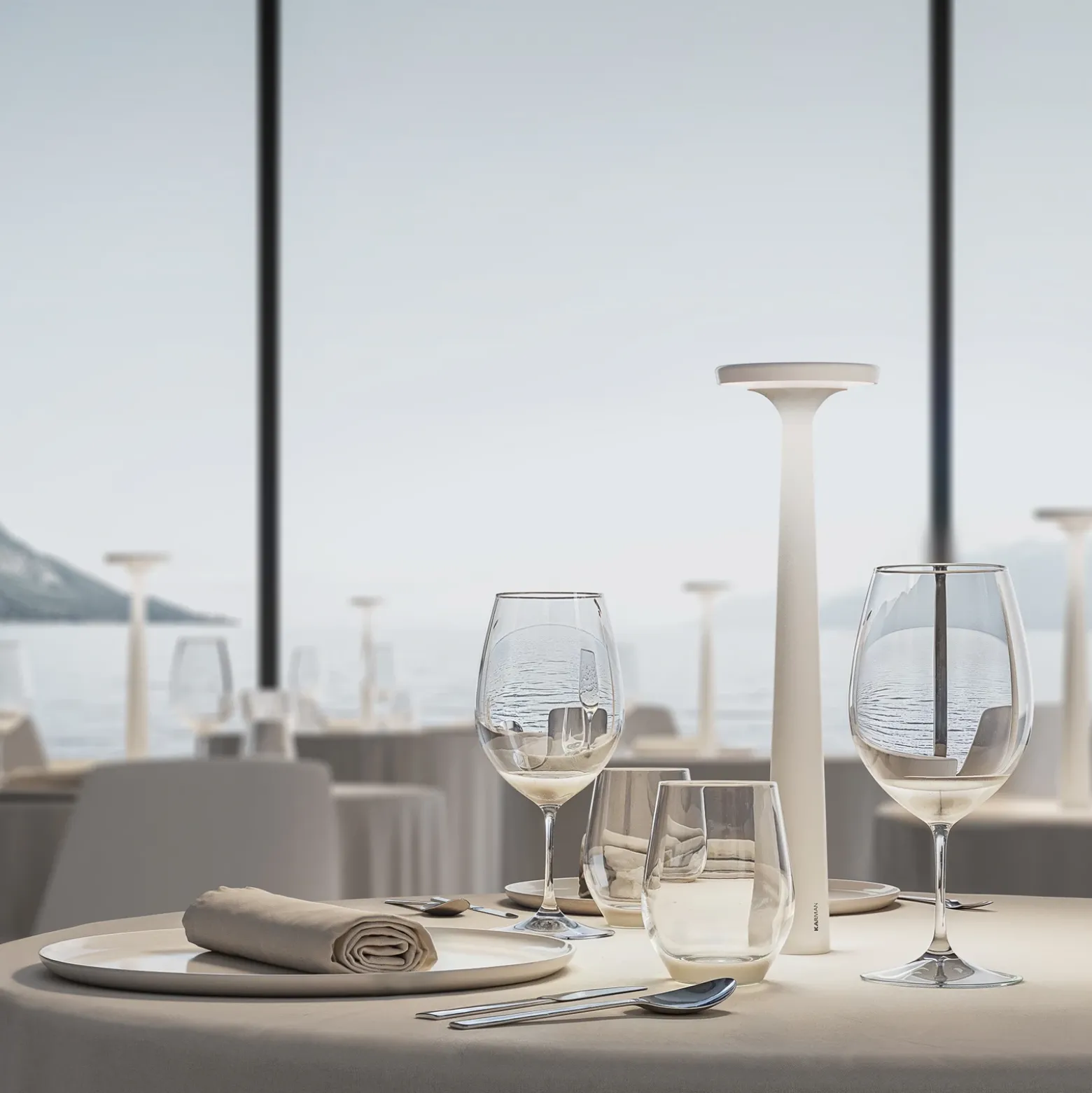 Karman lámpara de mesa LED recargable Papiria, blanco mate, CCT
