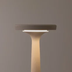 Karman lámpara de mesa LED recargable Papiria, blanco mate, CCT