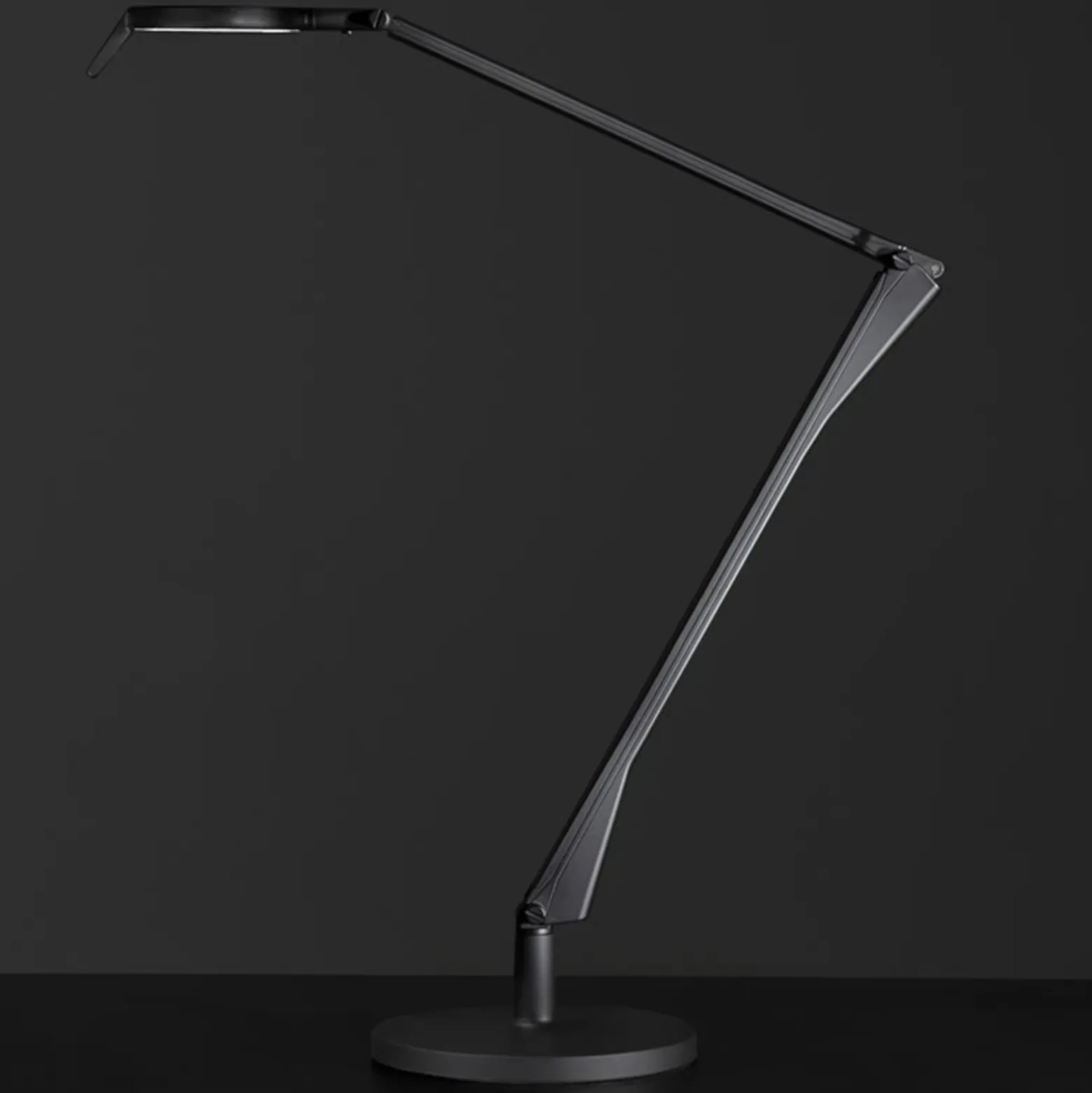 Kartell Aledin Tec - lámpara de mesa LED, negro
