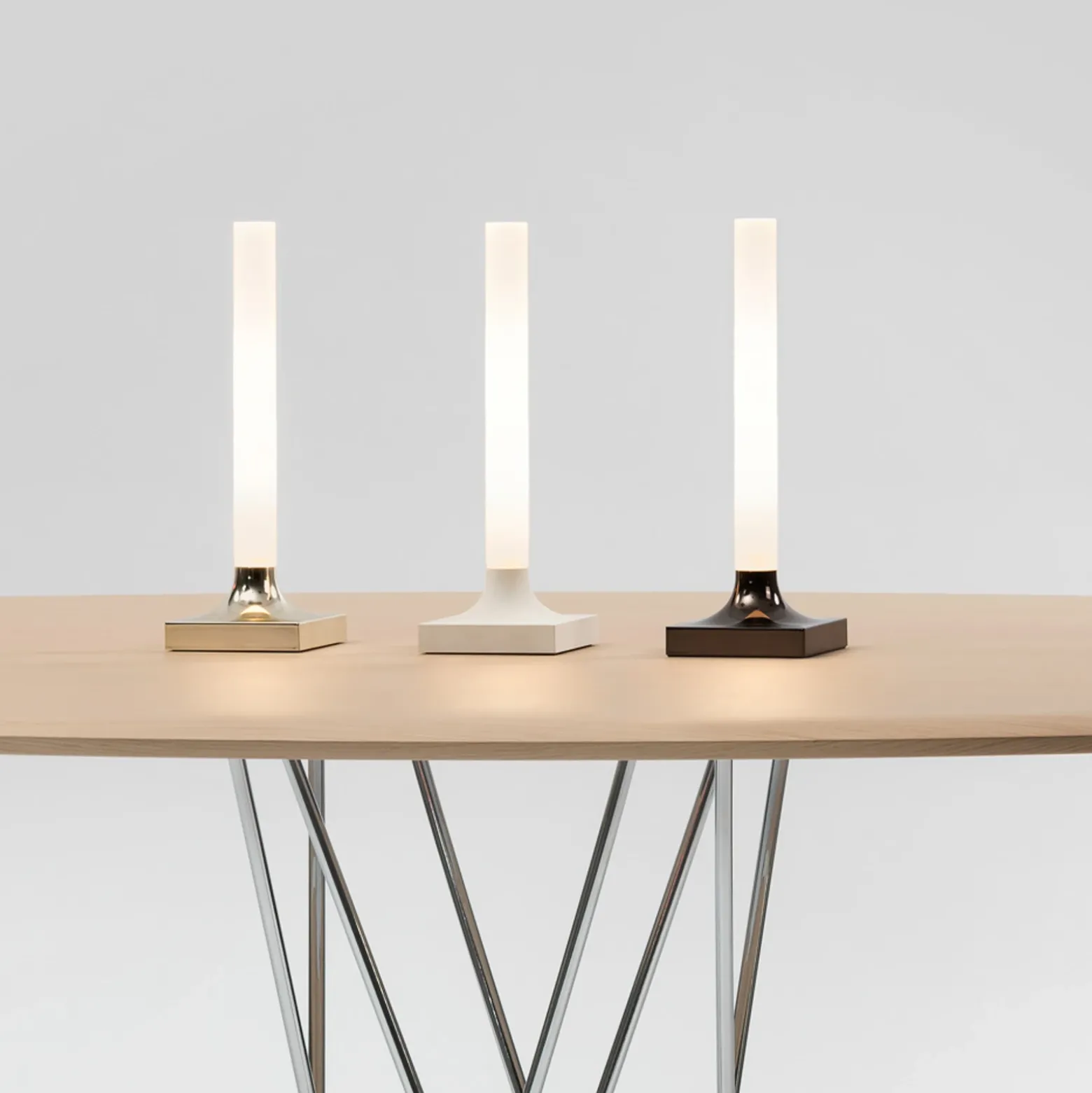 Kartell Goodnight de mesa IP20 titanio metalizado