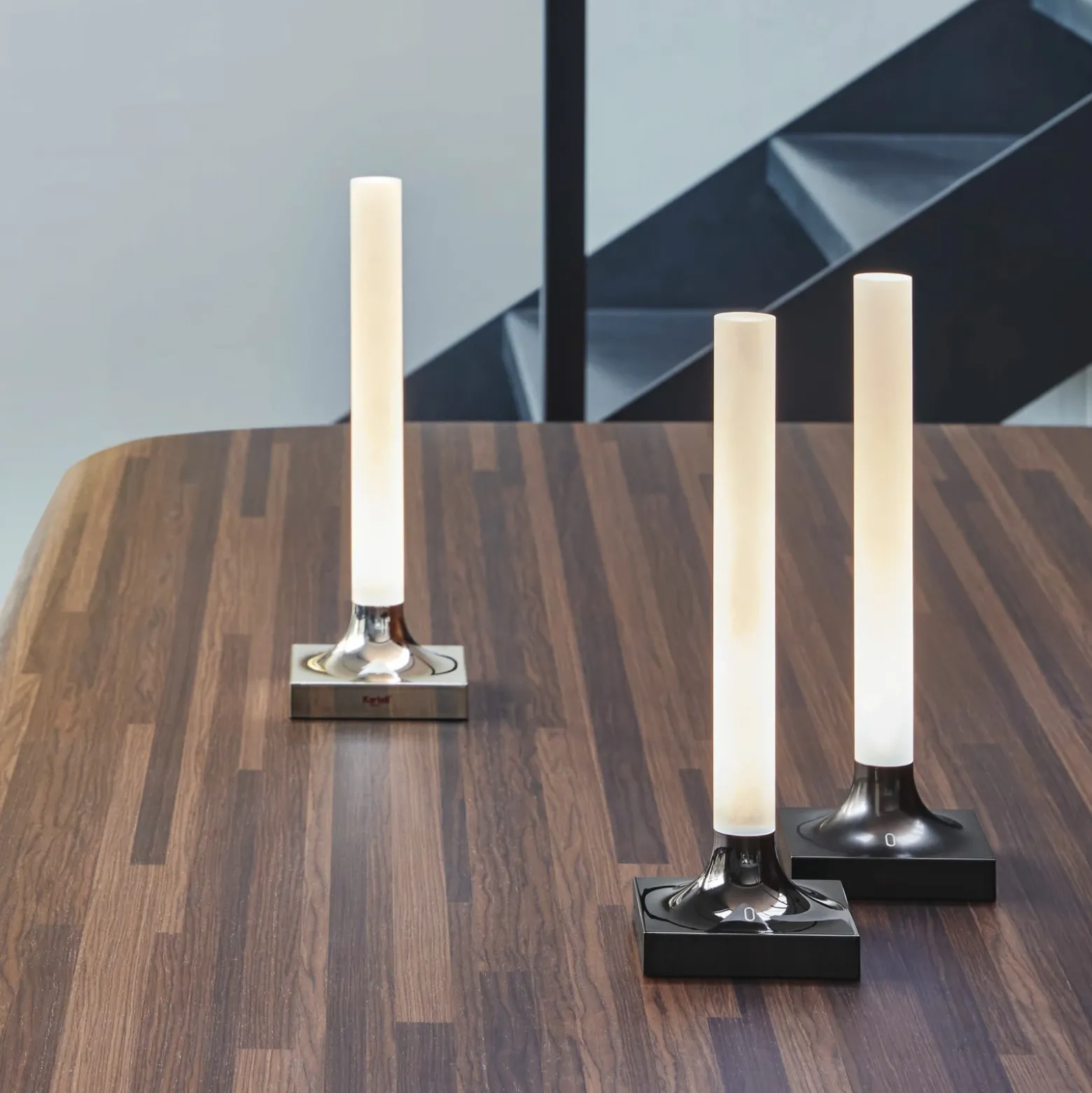 Kartell Goodnight de mesa IP20 titanio metalizado