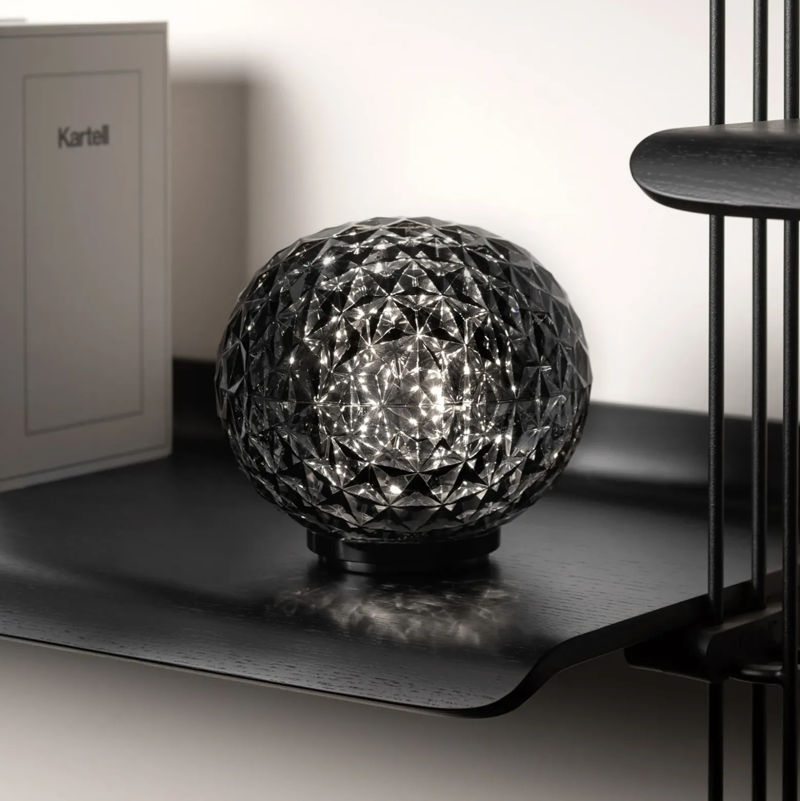 Kartell Mini Planet lámpara mesa batería gris humo