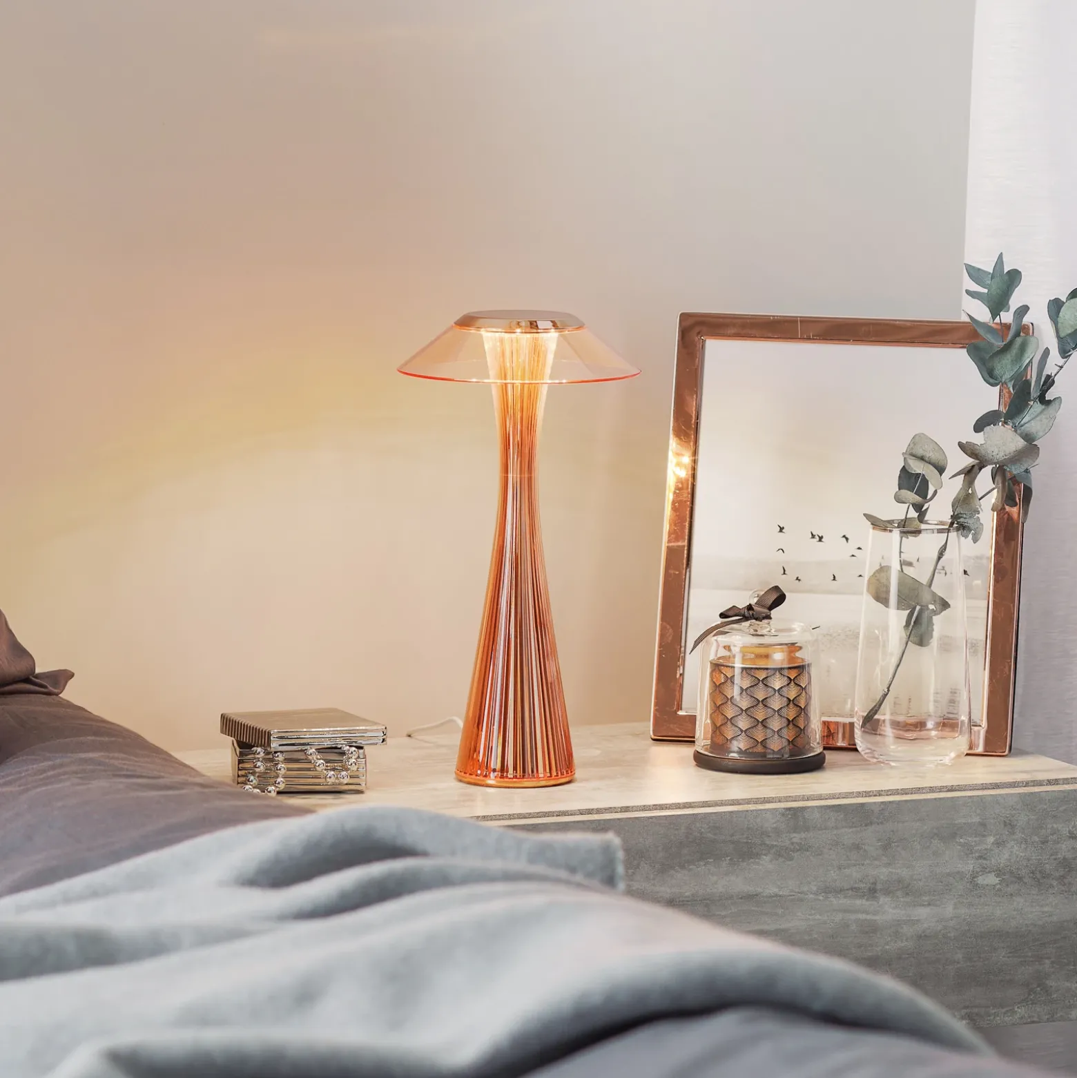Kartell Space lámpara de mesa LED de diseño, cobre