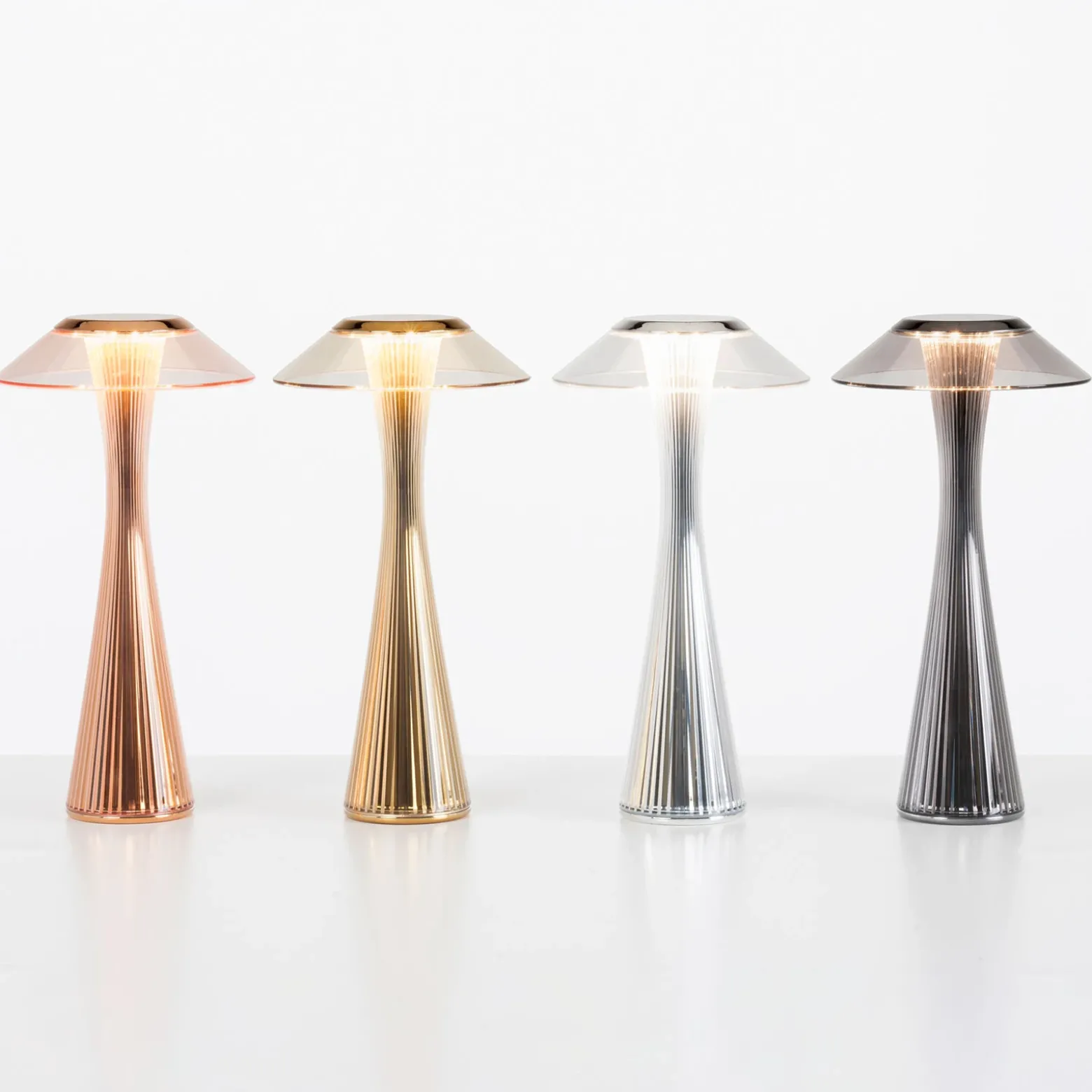 Kartell Space lámpara de mesa LED de diseño, cromo