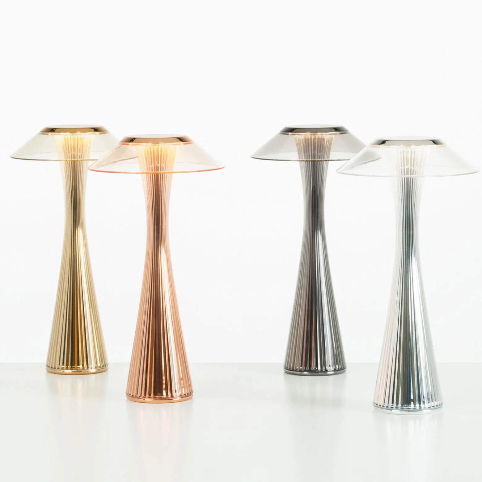 Kartell Space lámpara de mesa LED de diseño, oro