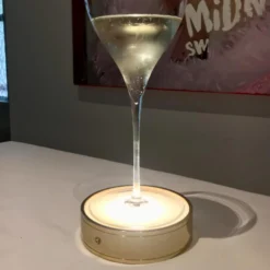 Knikerboker Bevici Su! lámpara de mesa, USB, oro