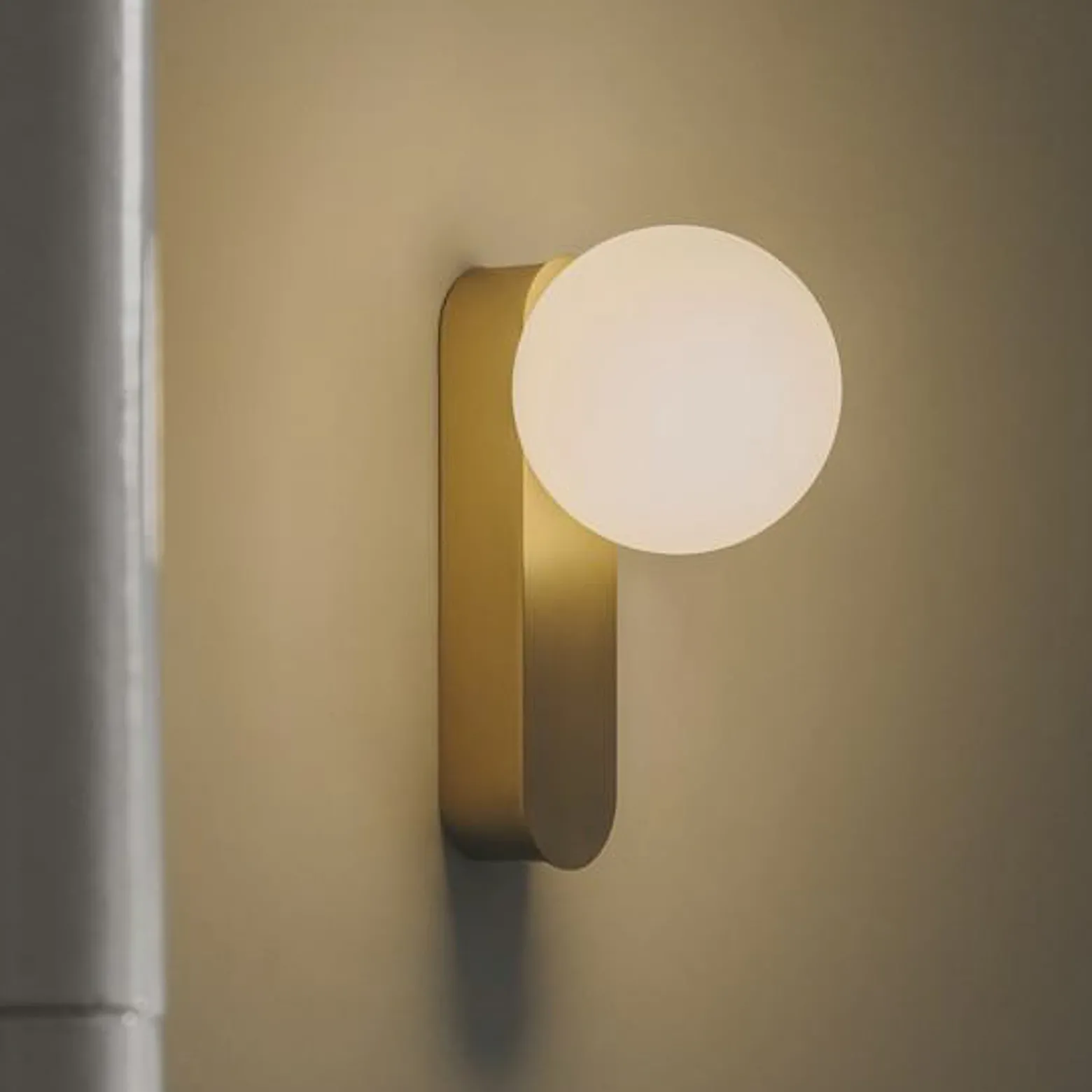 LEDS-C4 Aplique de pared LED Perlina, dorado