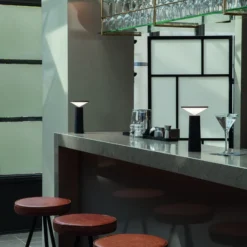 LEDS-C4 Lámpara de mesa LED recargable Cocktail, negro Altura 21,5 cm