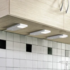Lindby Amaryll lámpara LED bajo mueble, 3 ud plata