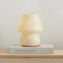 Lindby Andriana lámpara de mesa, amarillo/blanco, cristal, Ø 15 cm