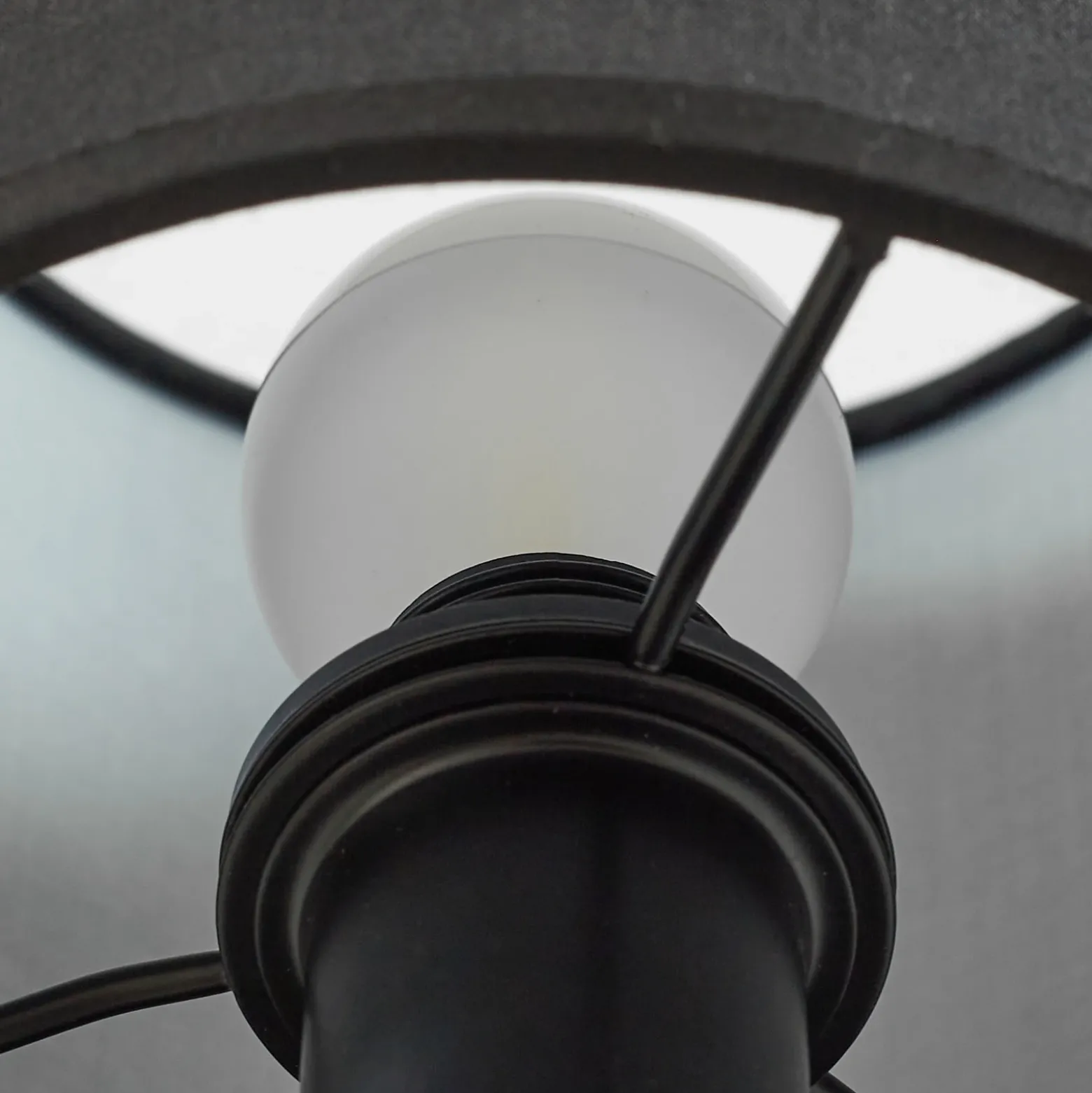 Lindby aplique de pared Aiden, 30 cm, negro, brazo de lectura LED, E14