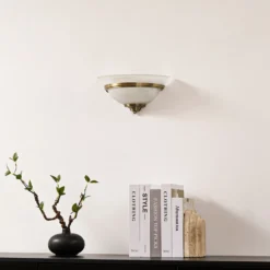 Lindby aplique de pared Irimia, 31 cm, latón envejecido, cristal