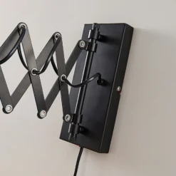 Lindby Aplique de pared Merle, negro, 60 cm, lámpara de lectura, extensible