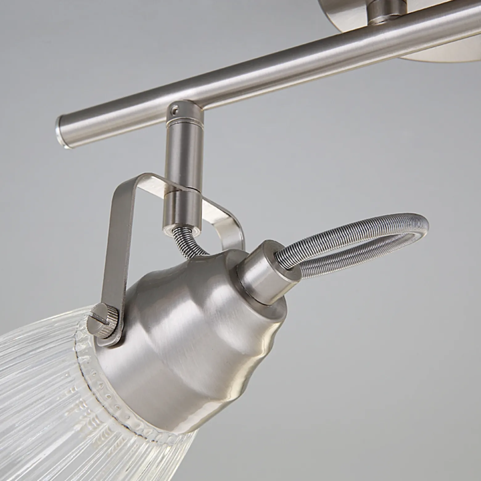 Lindby Aplique para baño Kara, 31 cm, 2 luces, cristal, IP44, G9