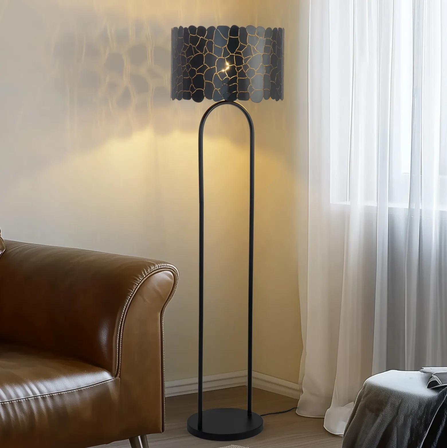 Lindby Aralena lámpara de pie, negro/oro, altura 143,5 cm