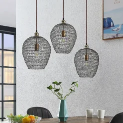 Lindby Benja lámpara colgante, 3 luces, latón