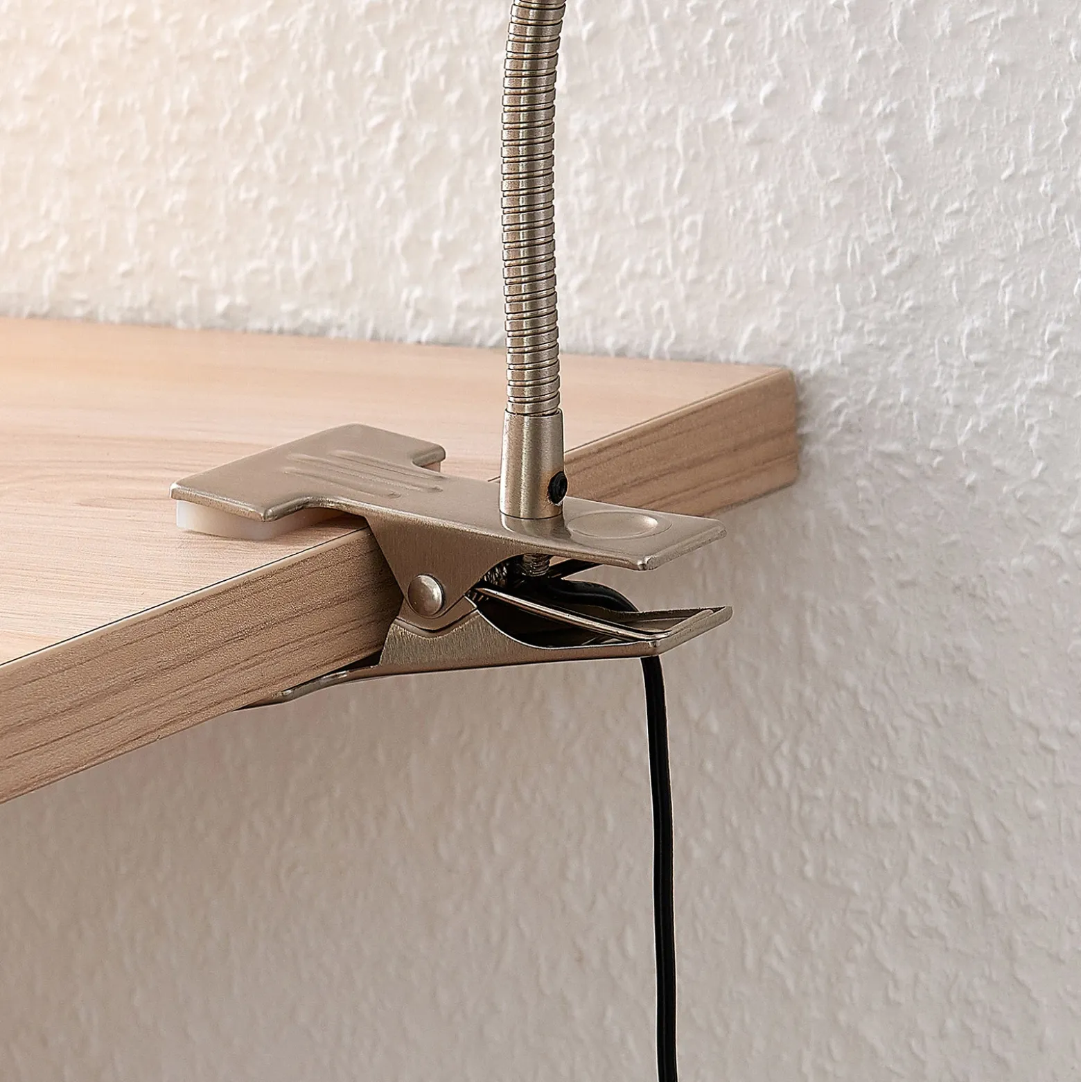 Lindby Djamila lámpara de pinza LED, níquel satinado