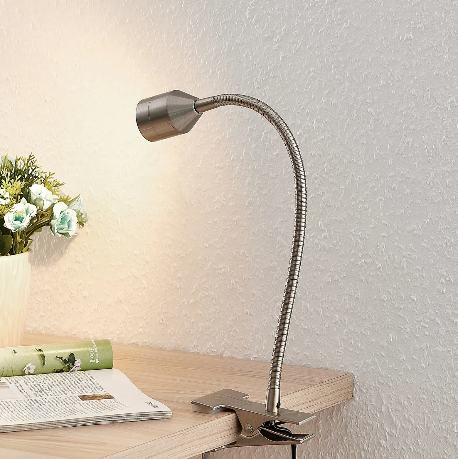 Lindby Djamila lámpara de pinza LED, níquel satinado