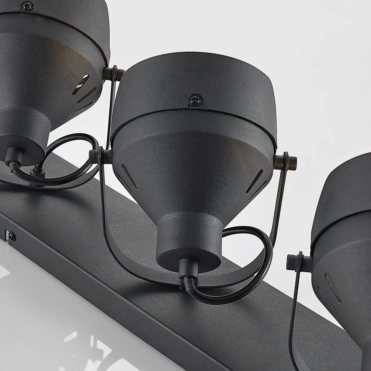 Lindby downlight de techo Henega, 52 cm, negro, 3 luces