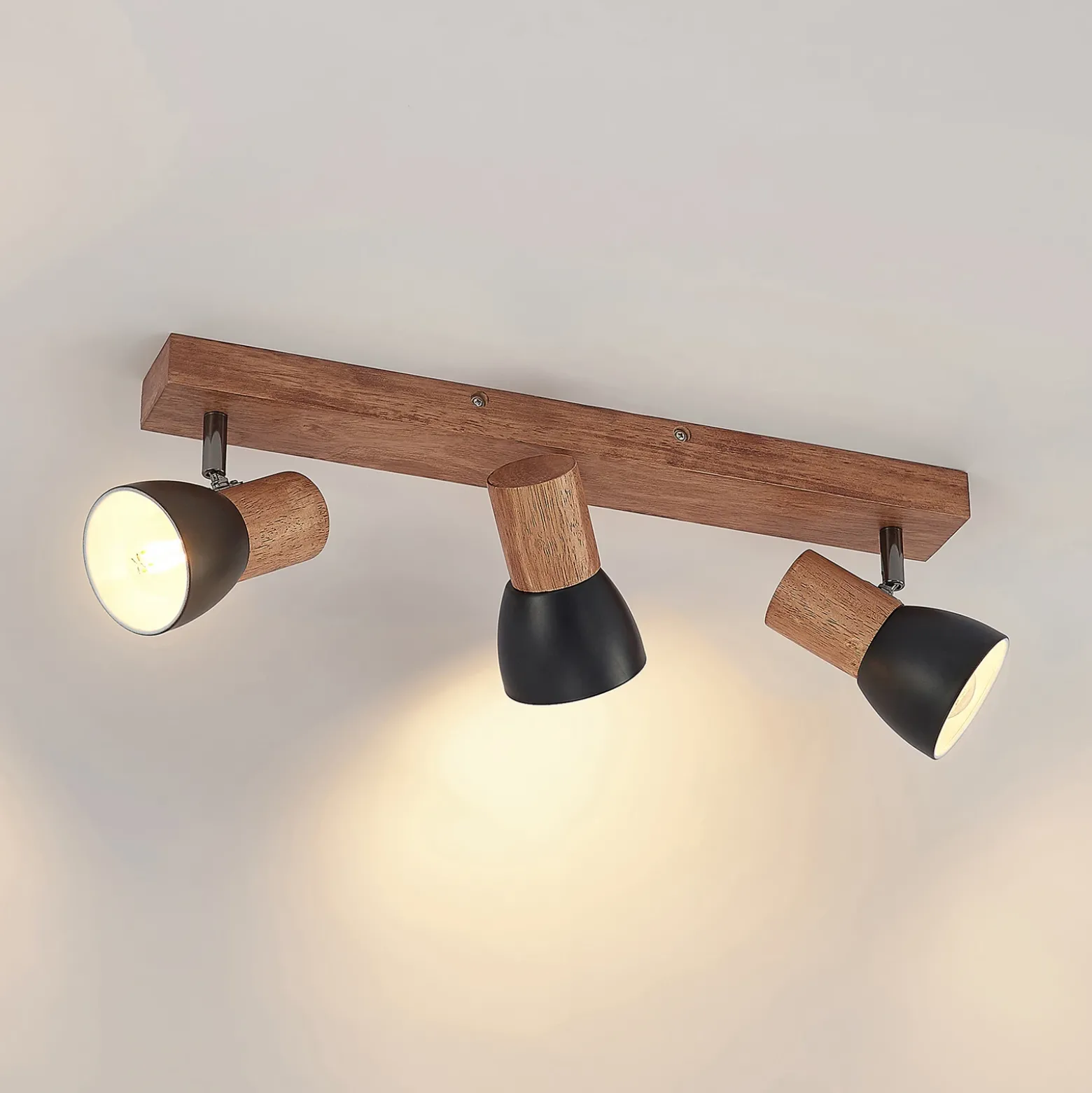 Lindby downlight de techo Tonja, 3 luces, 55 cm, madera, acero