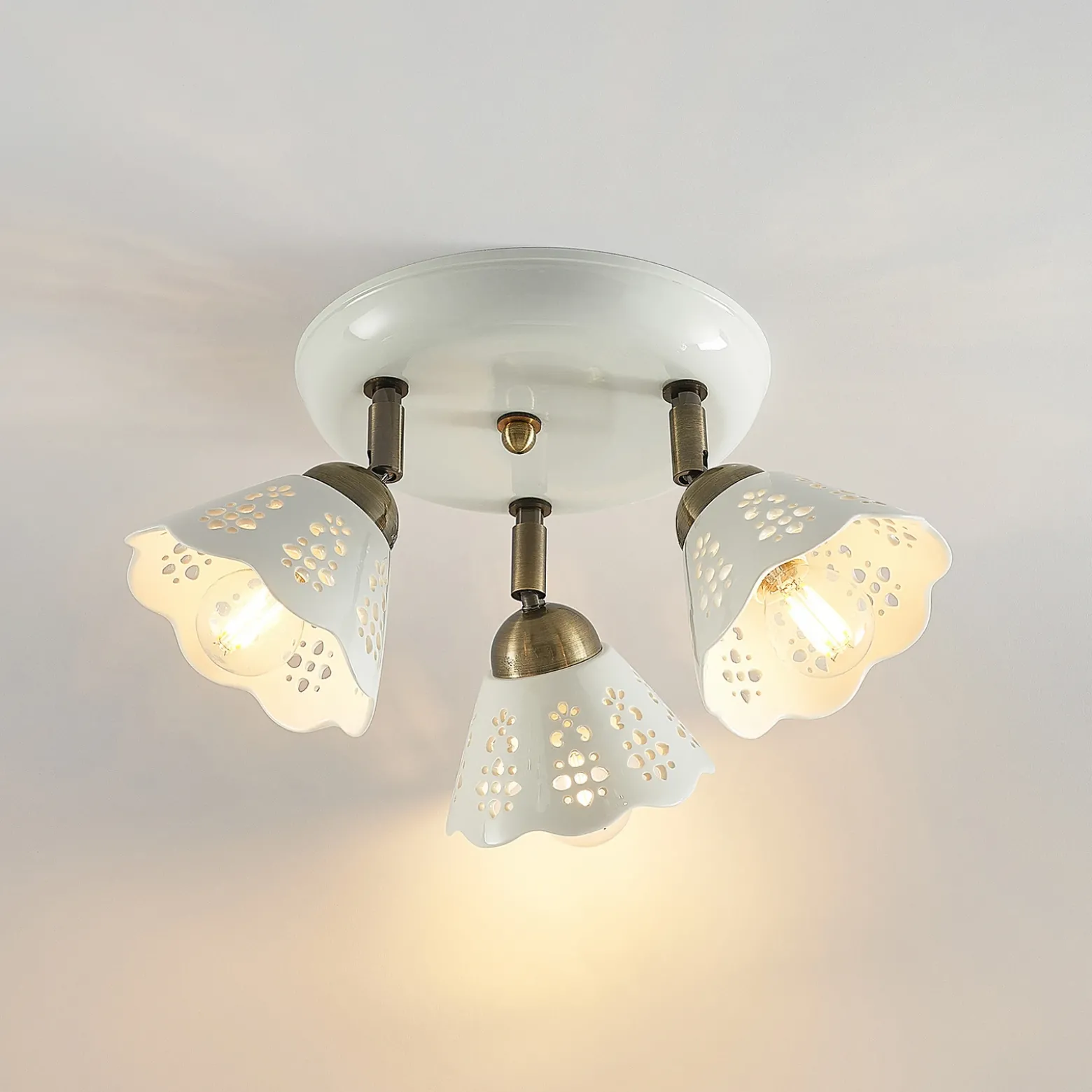 Lindby Efgenia foco de techo, 3 luces
