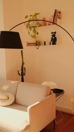 Lindby Esti lámpara de pie, negro/oro, tela, altura 192cm