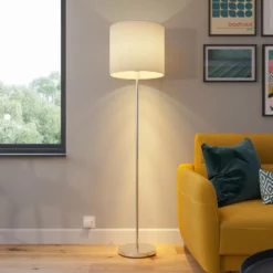 Lindby Everly lámpara de pie con pantalla textil