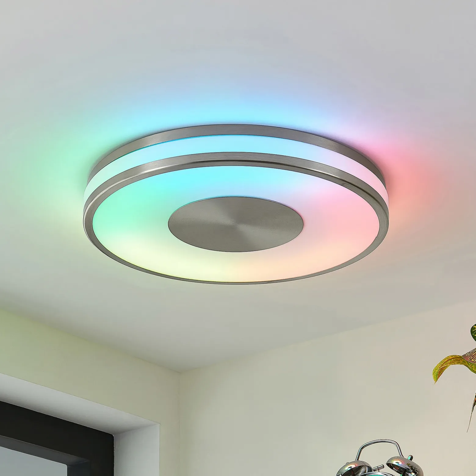 Lindby Fjella plafón LED RGB CCT cambio de color